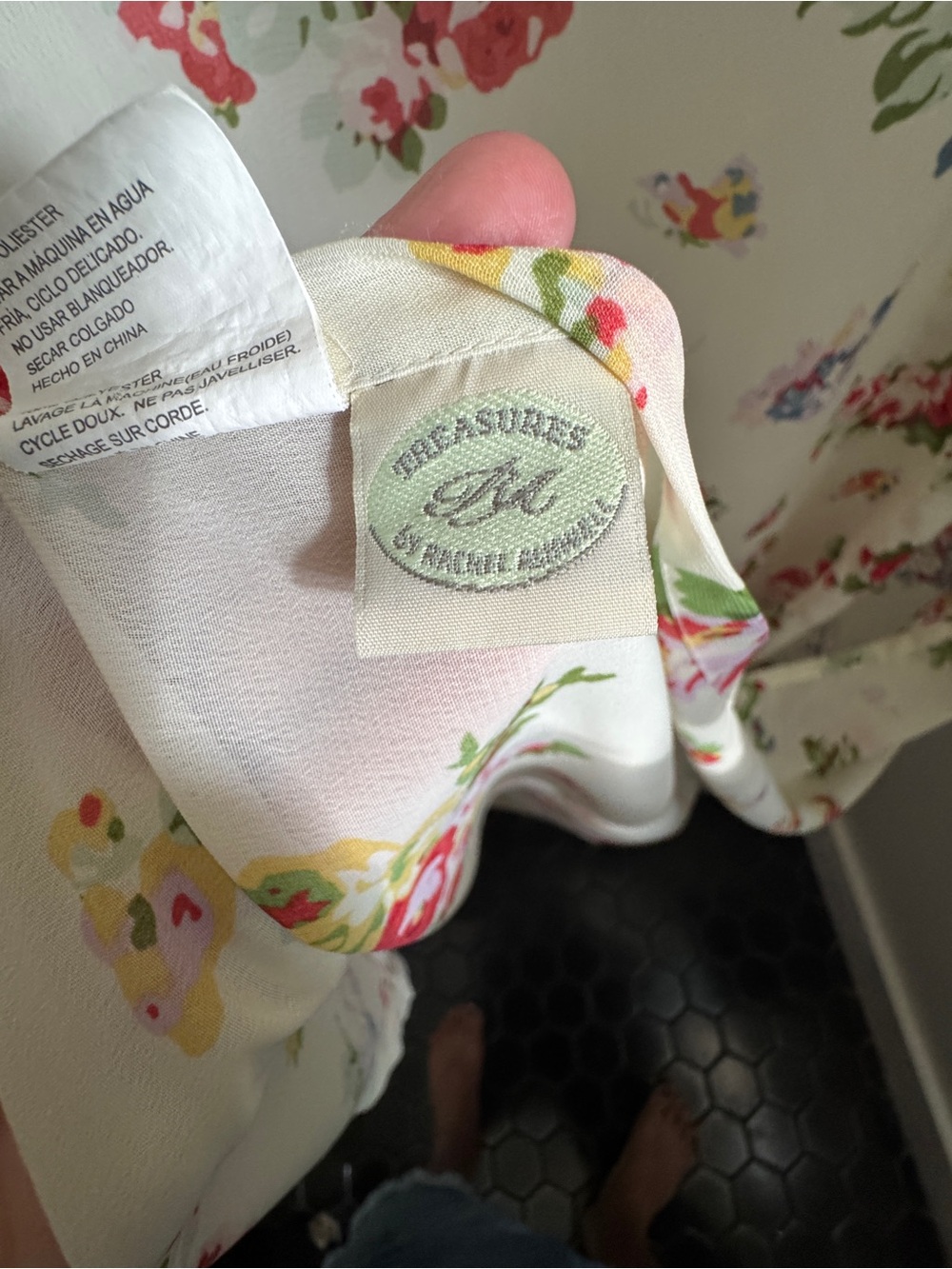 Rachel Ashwell Treasures Shower Curtain
Vintage Shabby Chic Floral - Picture 3 of 4